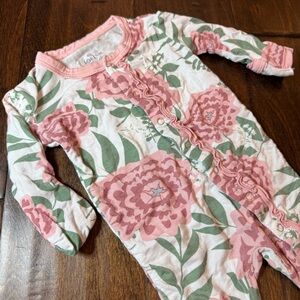 KicKee Pants Fresh Air Florist Classic Ruffle Footie with Zipper size 0-3 Months